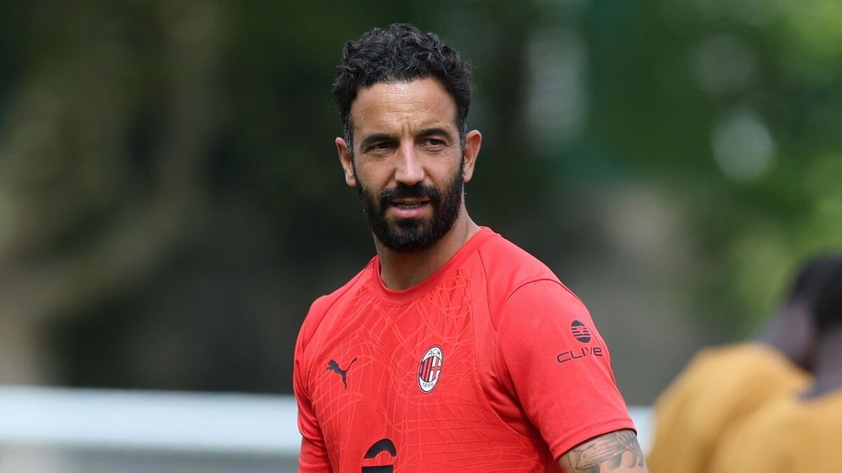 Rúben Amorim, allenatore AC Milan, qui durante una seduta di allenamento con i rossoneri a Milanello