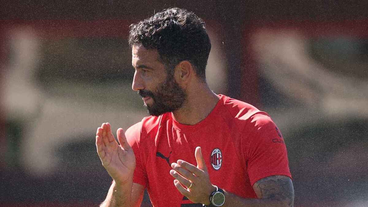 Rúben Amorim, allenatore AC Milan, qui durante una seduta di allenamento con i rossoneri a Milanello