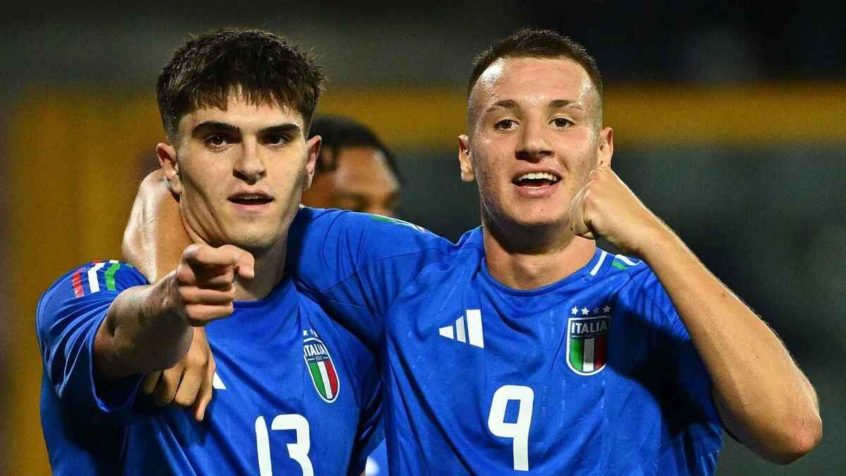 Davide Bartesaghi e Francesco Camarda (giocatori AC Milan), qui con la maglia della Nazionale Italiana Under 21