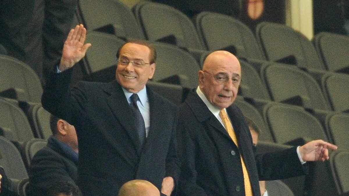 Silvio Berlusconi e Adriano Galliani in tribuna a 'San Siro' per il Milan nel 2015