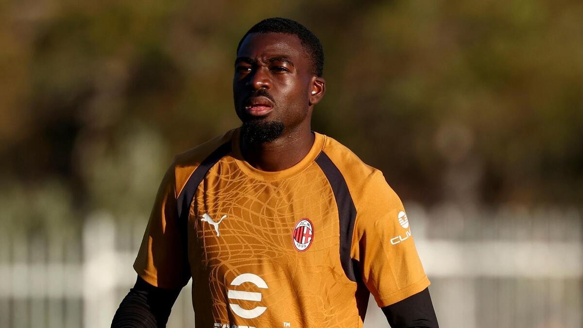 Youssouf Fofana, centrocampista Siviglia, qui in allenamento con il Milan a Milanello