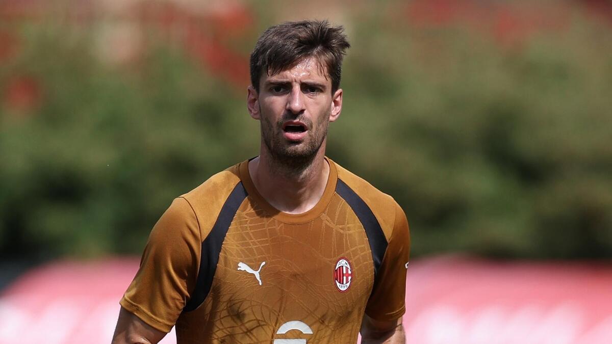 Matteo Gabbia (difensore AC Milan), qui durante una seduta di allenamento con i rossoneri a Milanello