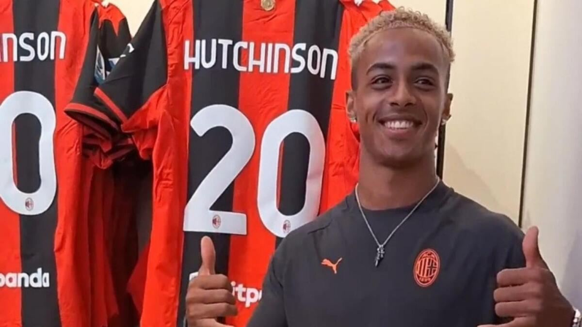 Omari Hutchinson, fantasista AC Milan, si è presentato in conferenza stampa dopo l'evento al Flagship Store in Via Dante a Milano