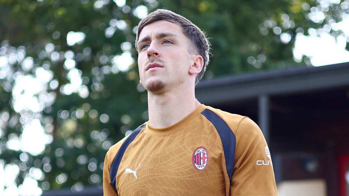 Alexis Saelemaekers (centrocampista AC Milan), qui durante una seduta di allenamento con i rossoneri a Milanello