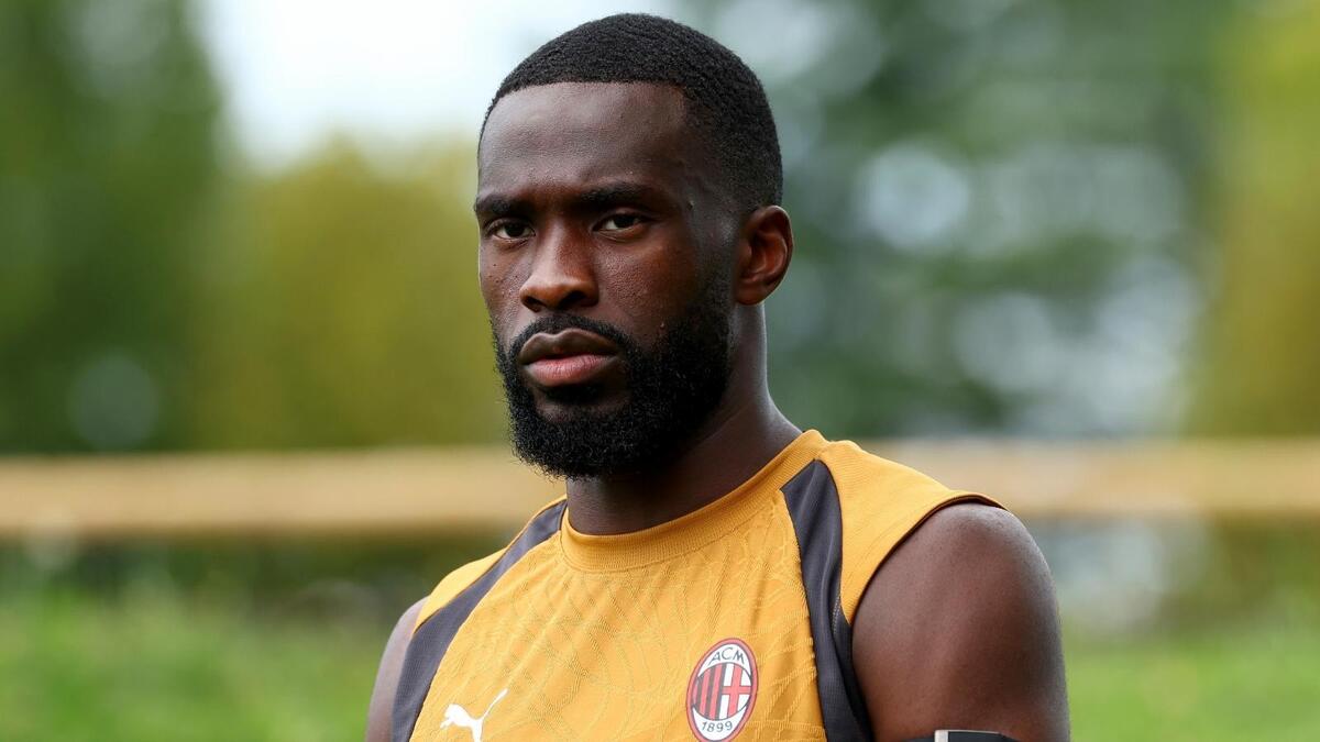 Fikayo Tomori (difensore AC Milan), qui durante una seduta di allenamento con i rossoneri a Milanello