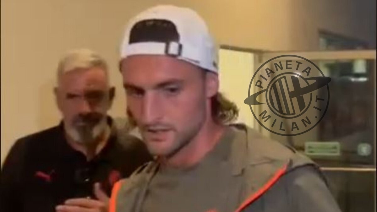 milan l arrivo di rabiot in ritiro foto autografi e un cartellone speciale video pm da Pianetamilan.it milan l arrivo di rabiot in ritiro foto autografi e un cartellone speciale video pm