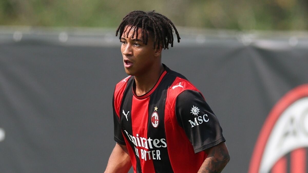 Kevin Zeroli, centrocampista AC Milan, potrebbe lasciare i rossoneri in questo calciomercato estivo 2026
