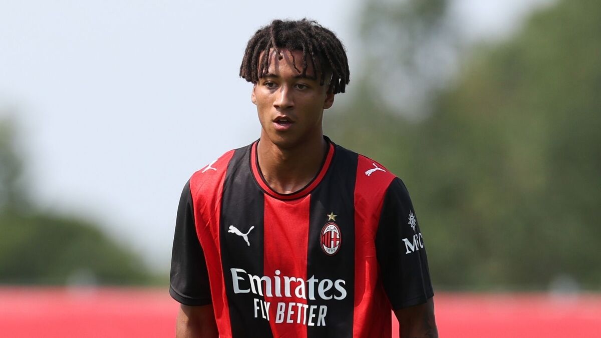 Kevin Zeroli, centrocampista AC Milan, potrebbe lasciare i rossoneri in questo calciomercato estivo 2026