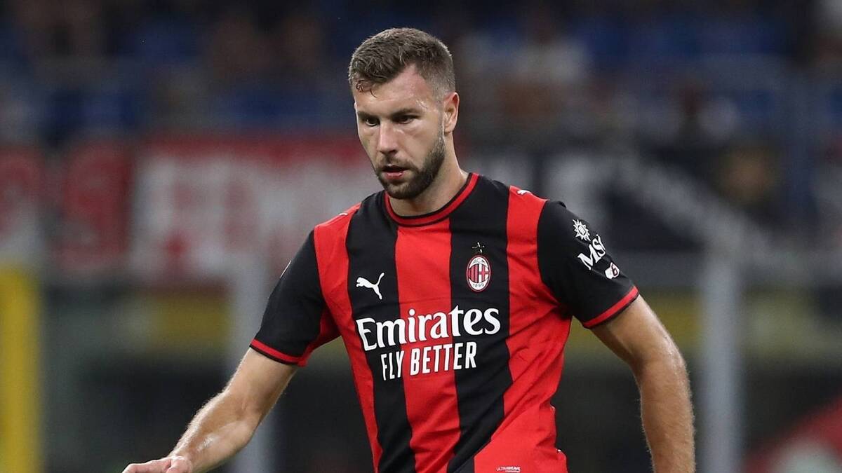 Strahinja Pavlović (difensore AC Milan) potrebbe presto firmare il rinnovo del suo contratto con il Milan, prima del calciomercato invernale 2027