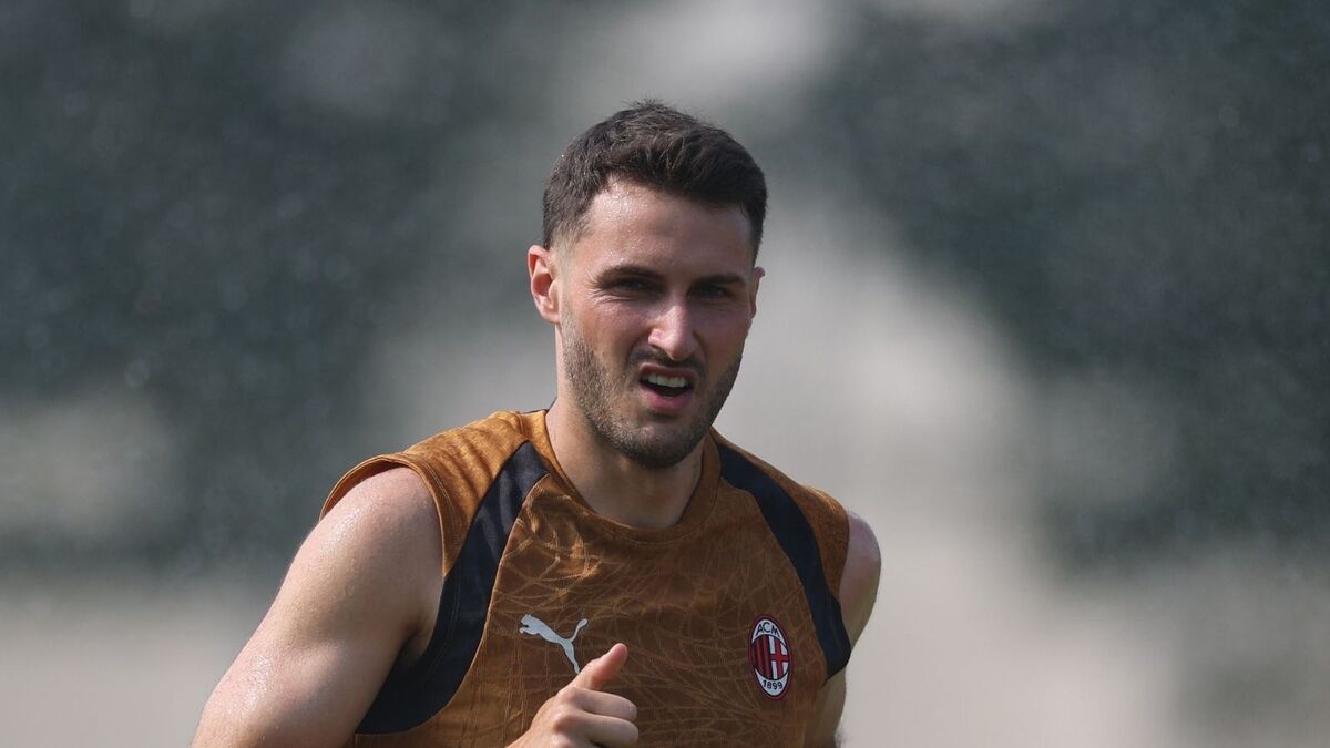 Santiago Giménez saluta il Milan: il post social. E occhio alle rivelazioni del padre
