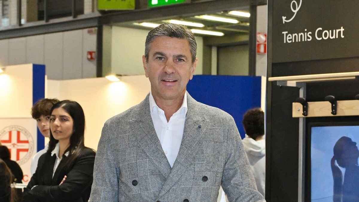 Costacurta: "Contro il Benfica avrei potuto giocare anch’io. Contro il Lecce la luce". E due singoli ...