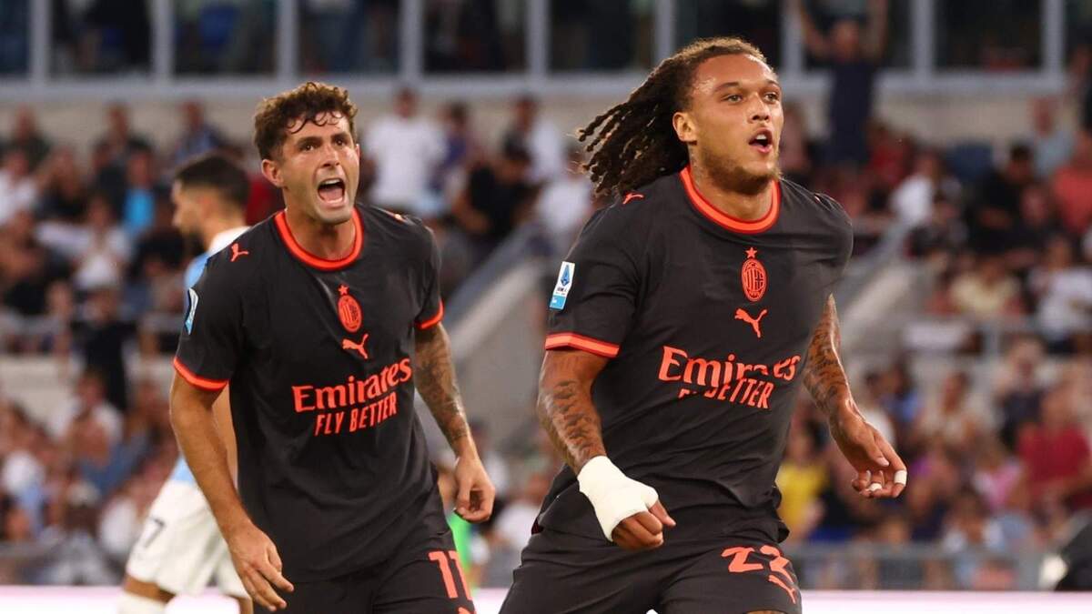 Diego Moreira (centrocampista AC Milan) esulta per i uno dei suoi due gol in Lazio-Milan 2-2 (Serie A 2026-2027)
