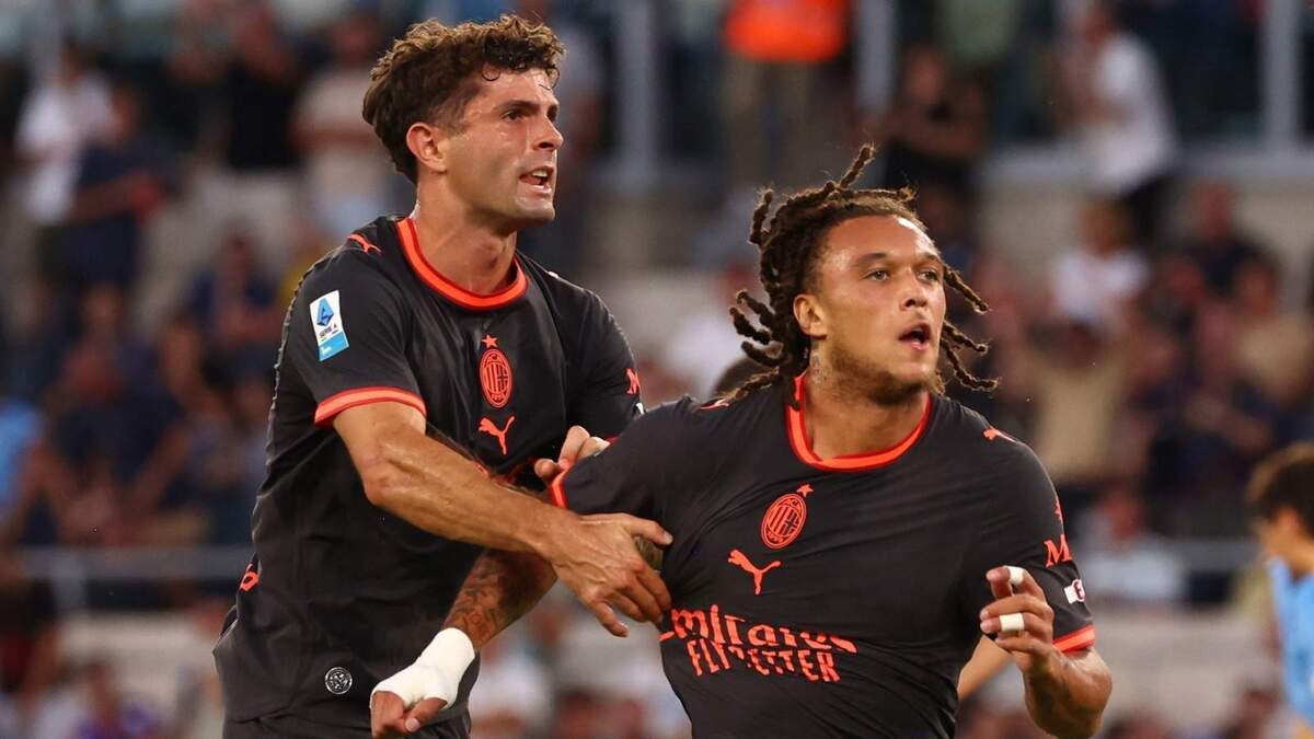 Diego Moreira (centrocampista AC Milan) esulta per uno dei suoi due gol in Lazio-Milan 2-2 (Serie A 2026-2027)