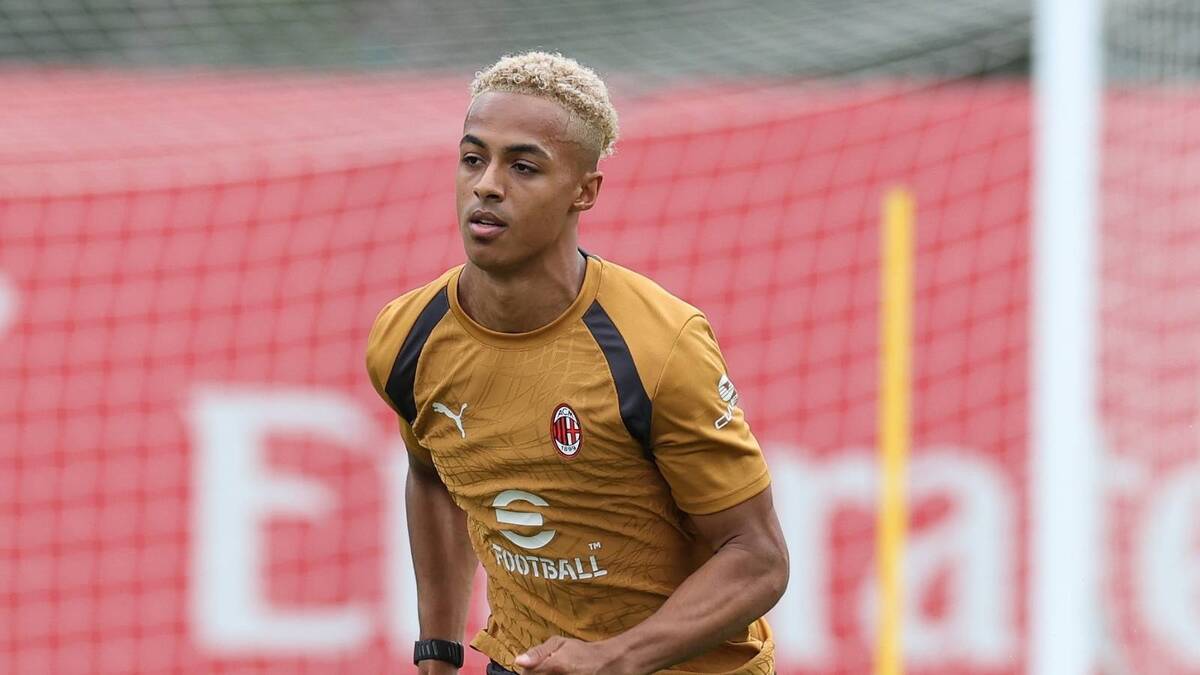 Dribbling secco su Saelemaekers e non solo: ecco il primo giorno di Hutchinson a Milanello