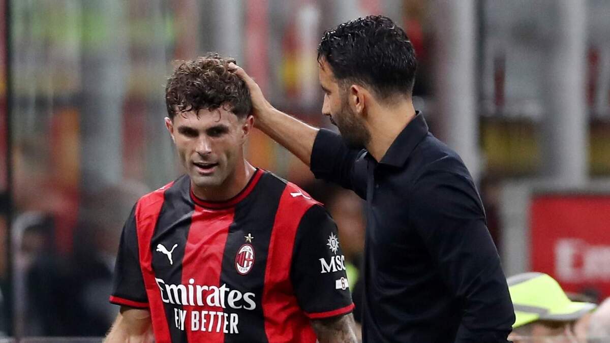 Christian Pulisic (attaccante AC Milan) con l'allenatore dei rossoneri, Rúben Amorim, nel momento della sua sostituzione durante Milan-Lecce 3-0 (Serie A 2026-2027)