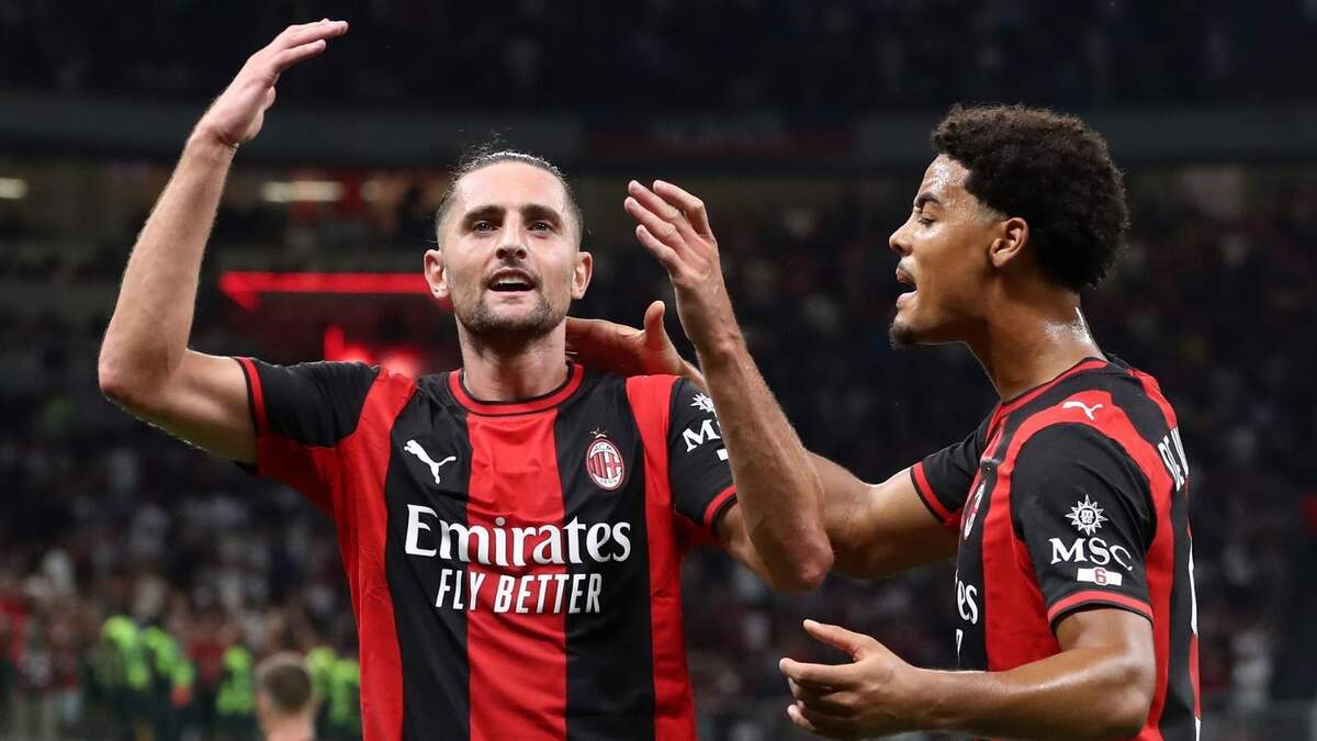 Adrien Rabiot (centrocampista AC Milan) esulta per il suo gol in Milan-Lecce 3-0 (Serie A 2026-2027)
