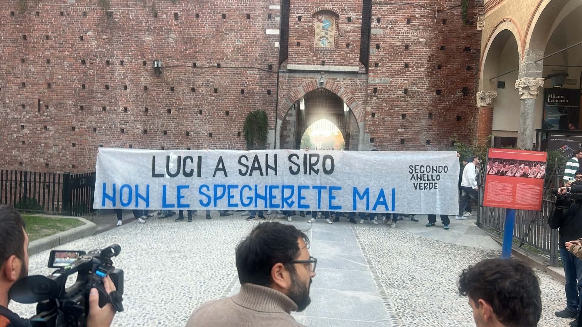 nuovo stadio protesta della curva nord le luci a san siro non le spegnerete mai da Pianetamilan.it nuovo stadio protesta della curva nord le luci a san siro non le spegnerete mai