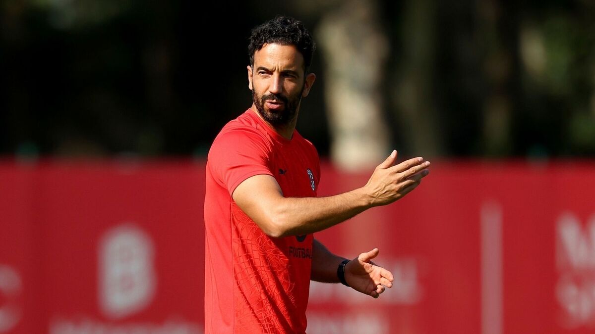 Rúben Amorim (allenatore AC Milan), qui durante una seduta di allenamento con i rossoneri a Milanello