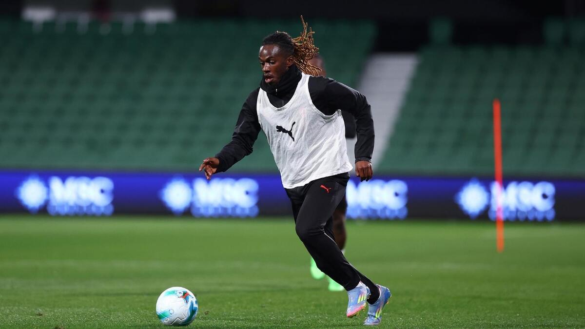 Warren Bondo (centrocampista AC Milan), qui durante una seduta di allenamento con i rossoneri
