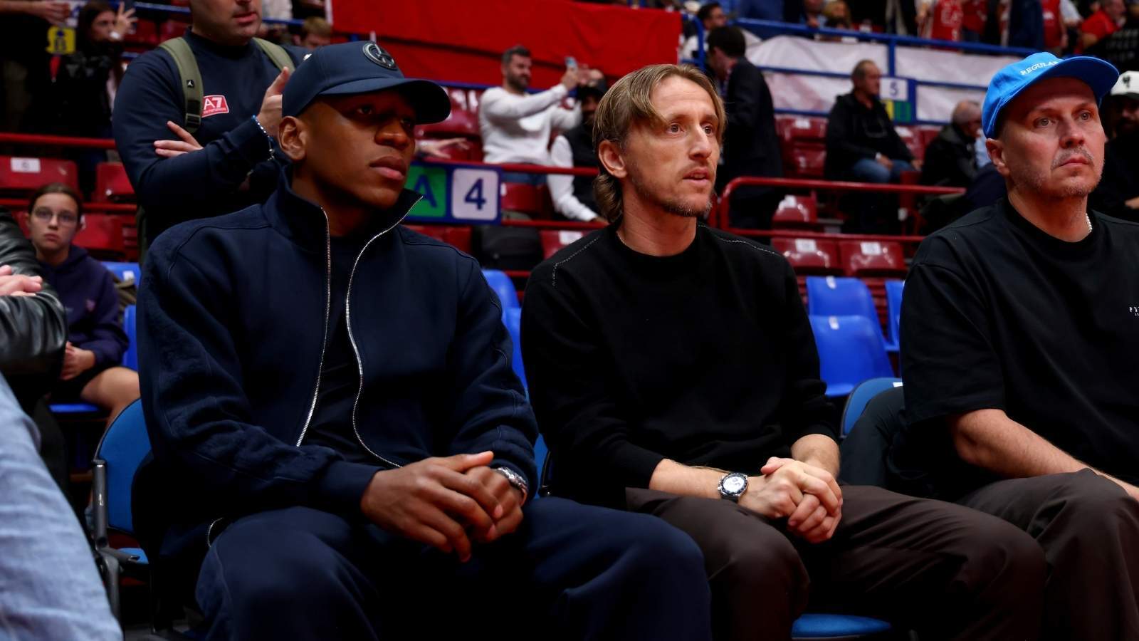 milan una serata all insegna del grande basket europeo per modri ed estupi241225n ecco dov erano ieri sera da Pianetamilan.it milan una serata all insegna del grande basket europeo per modri ed estupi241225n ecco dov erano ieri sera