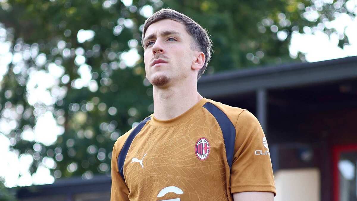 Alexis Saelemaekers (centrocampista AC Milan), qui durante una seduta di allenamento con i rossoneri a Milanello