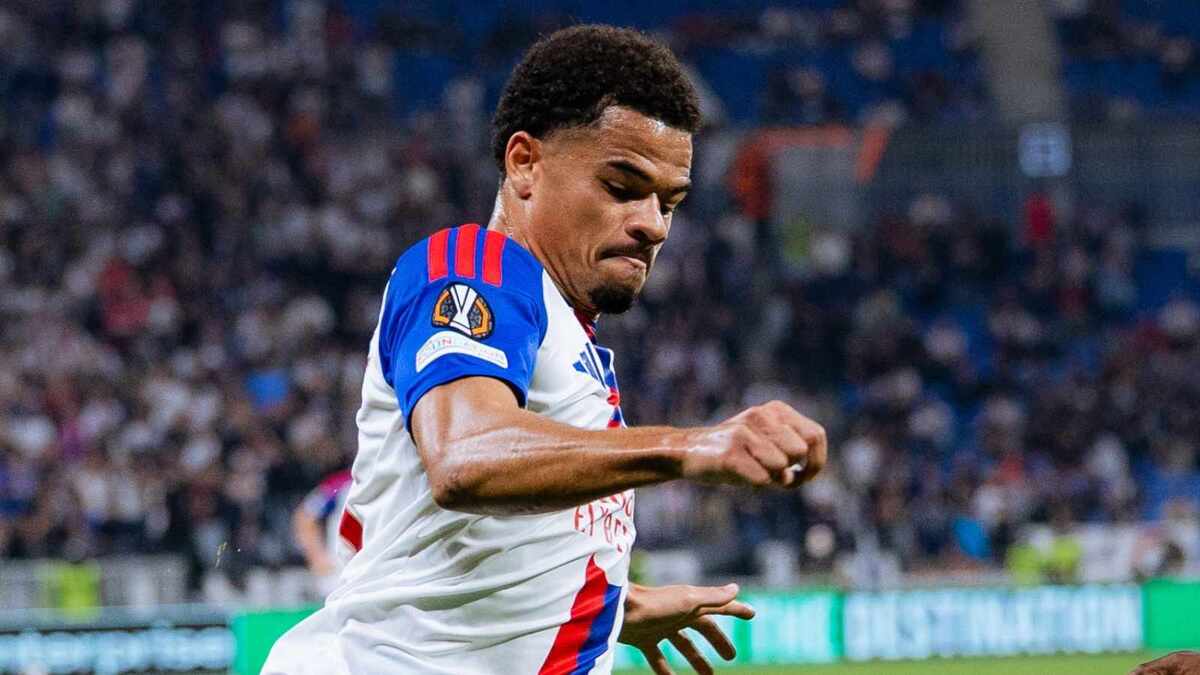 Zachary Athekame (difensore AC Milan in prestito all'Olympique Lione), potrebbe ritornare in rossonero nel calciomercato invernale 2027