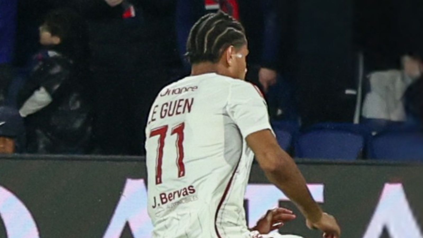 calciomercato chi 232 le guen il difensore alto due metri che amorim vuole portare al milan da Pianetamilan.it calciomercato chi 232 le guen il difensore alto due metri che amorim vuole portare al milan