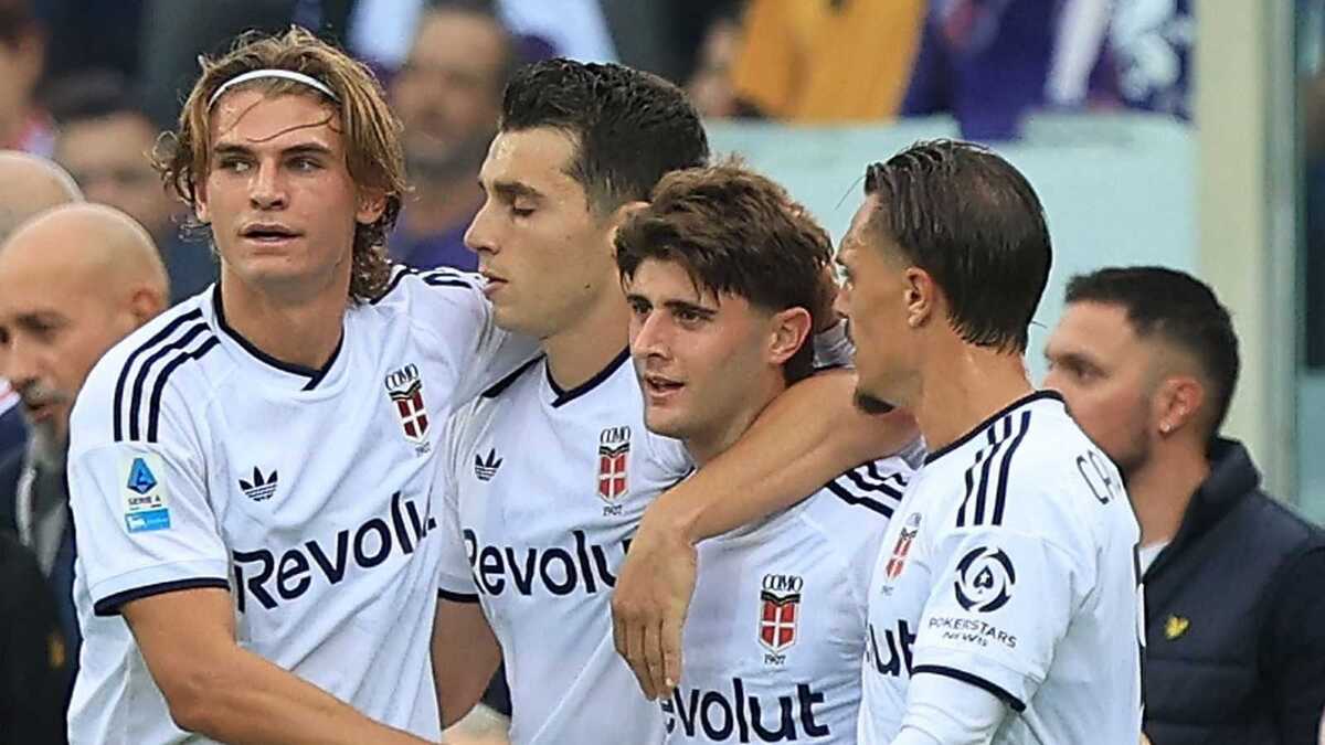 Mattia Liberali (attaccante Como) esulta per il suo primo gol in Serie A nel 3-1 sul campo della Fiorentina