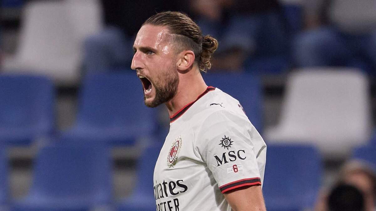 Adrien Rabiot (centrocampista AC Milan) esulta per il suo gol in Sassuolo-Milan 1-1 (Serie A 2026-2027)