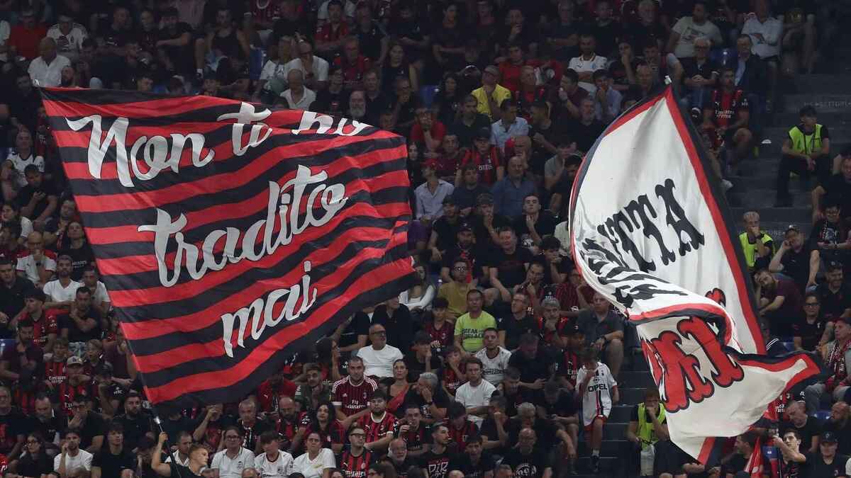 I tifosi del Milan allo stadio 'Giuseppe Meazza' di San Siro, a Milano
