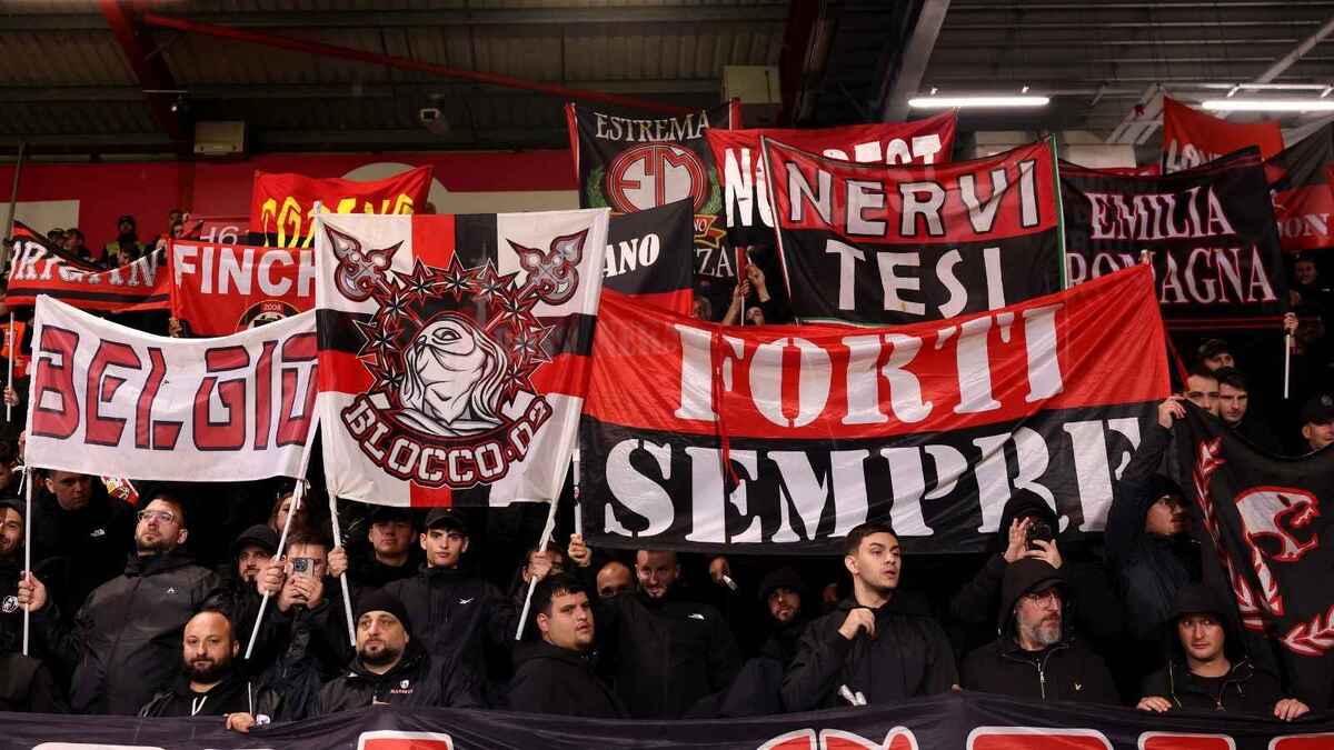 I tifosi del Milan durante la trasferta in Europa League sul campo del Bournemouth