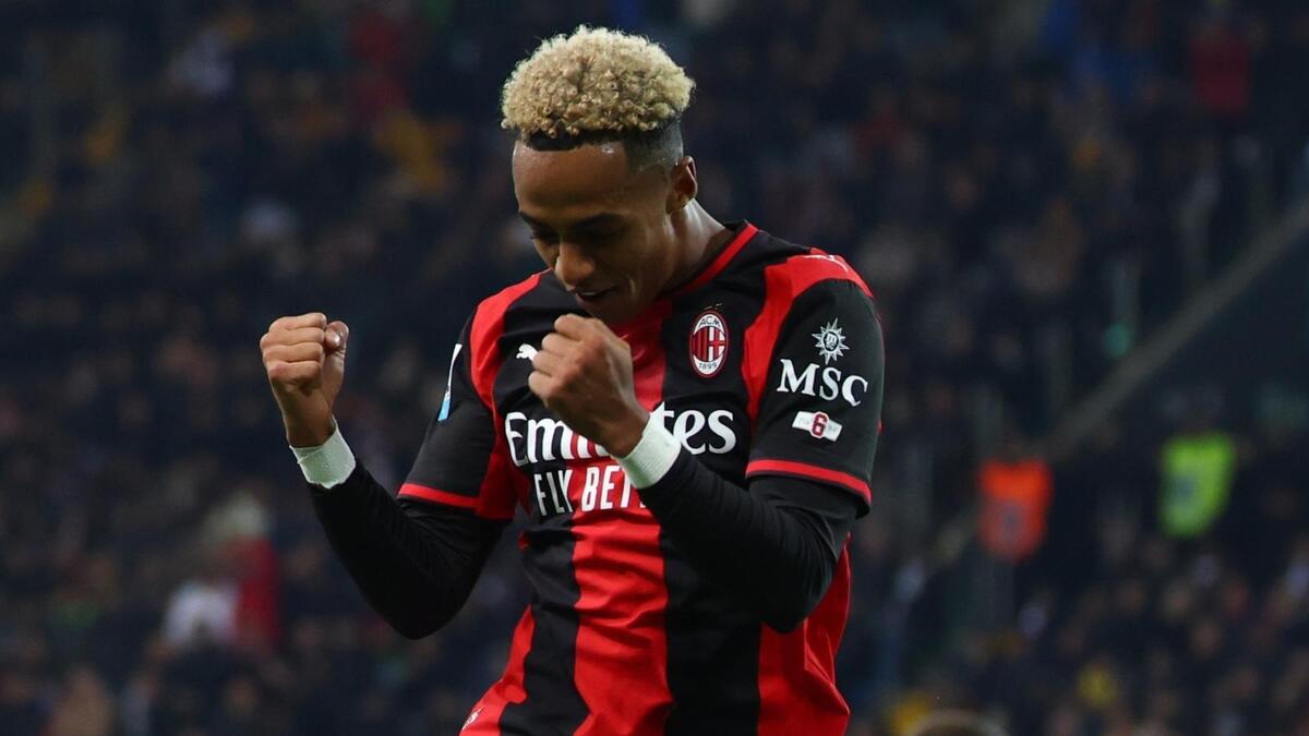 Omari Hutchinson (attaccante AC Milan) esulta dopo il suo gol in Udinese-Milan 0-2 (Serie A 2026-2027)