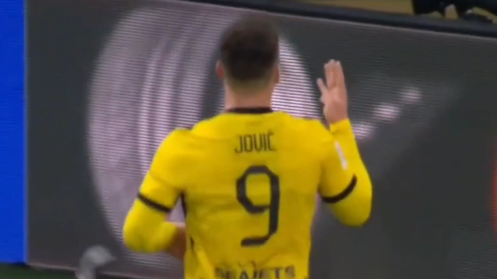 Milan, ricordi Jovic? Poker in AEK-Panathinaikos, il derby di Atene contro Calabria