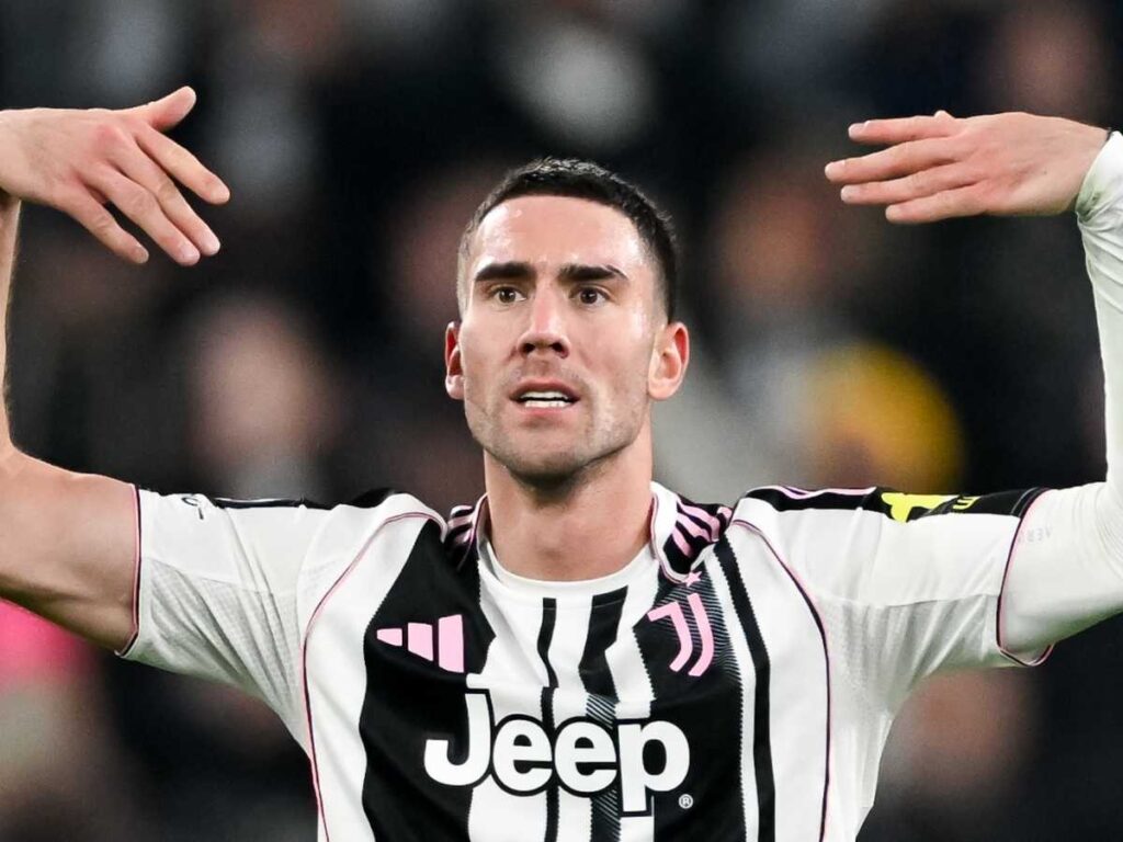 Il Milan ragiona sul giovane Kostic: c'è un incrocio di calciomercato con Vlahovic