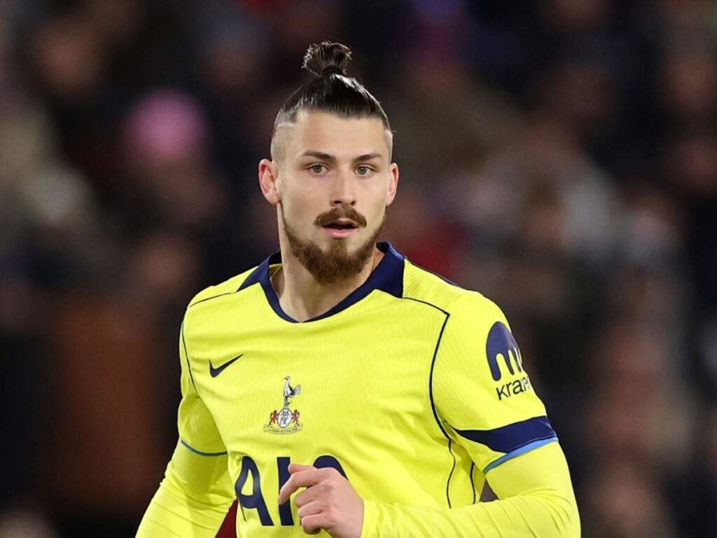Milan, dialogo con il Tottenham per Dragusin: l'idea del Diavolo, la volontà degli 'Spurs'