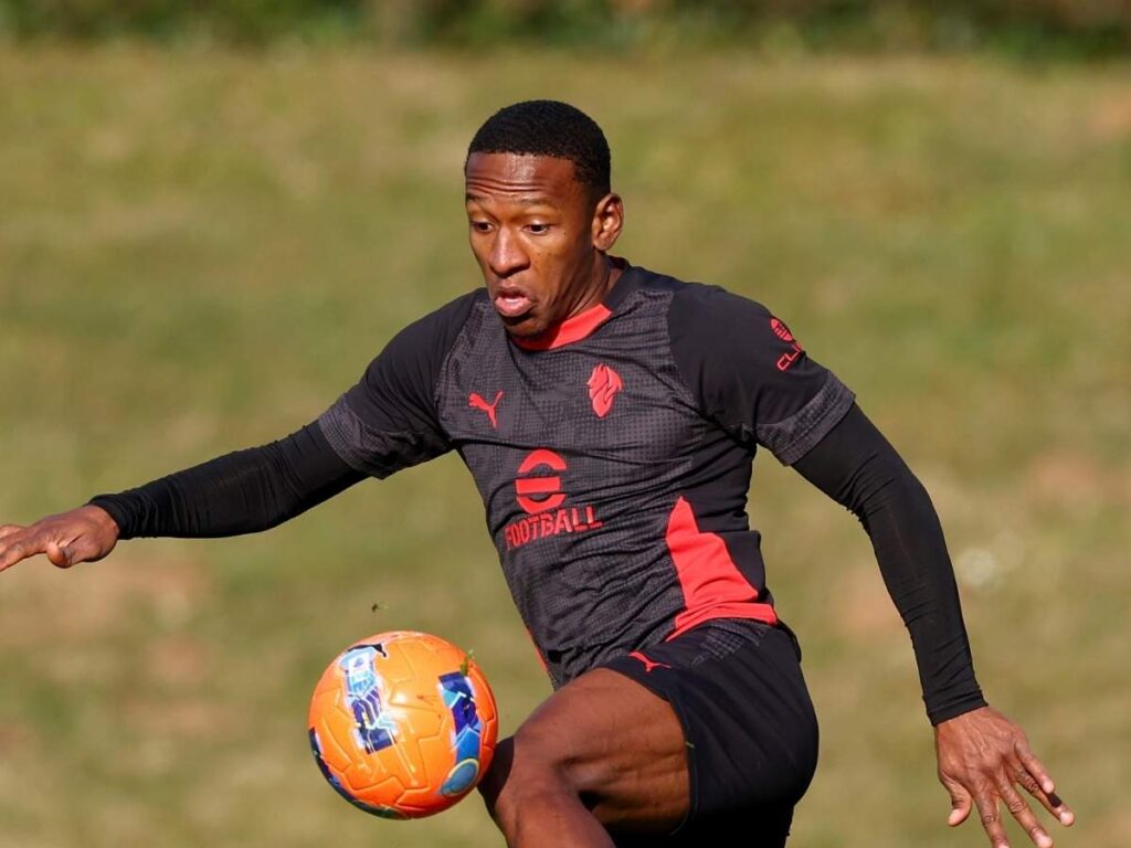 Estupinan lascia subito il Milan? C'è una clamorosa ipotesi di calciomercato. Ecco quale