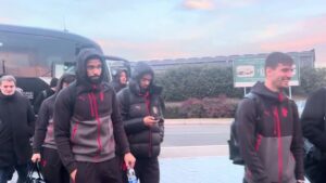 Fiorentina-Milan, l'arrivo dei rossoneri in stazione. Siparietto finale con...
