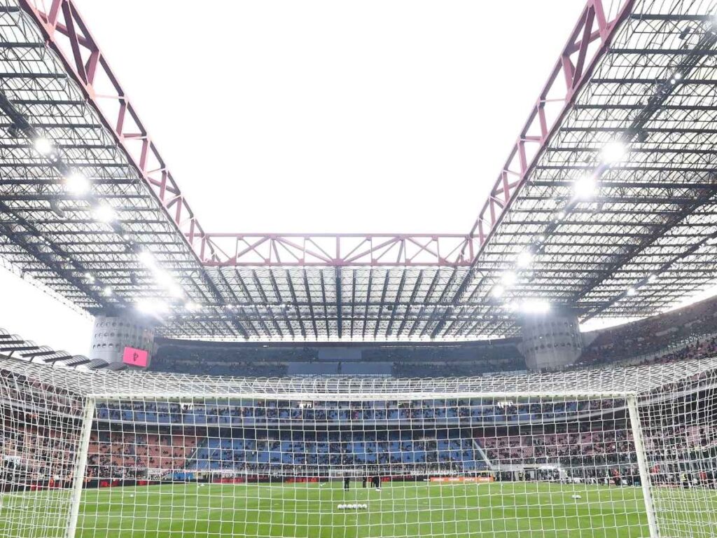 A sorpresa il Milan presenta la quarta maglia 25/26: verrà utilizzata nella gara contro il Parma