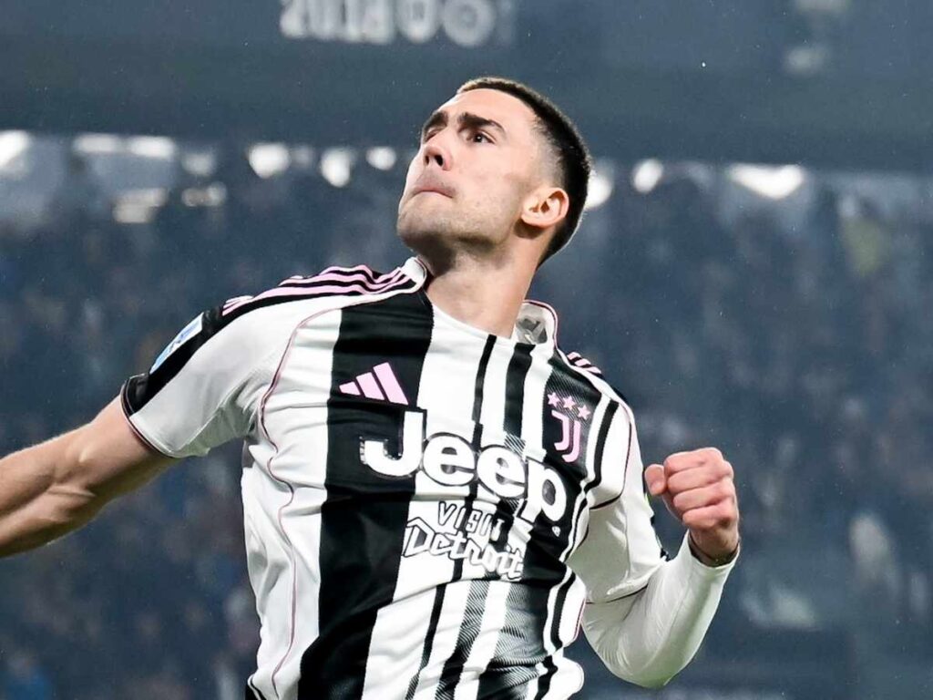 La rivelazione: "Milan da tanto su Vlahovic: lui ha parlato spesso con Allegri e Tare"