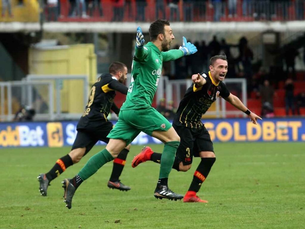 Il portiere Brignoli ricorda il suo gol al Milan: "Come Aldo in 'Tre uomini e una gamba'"