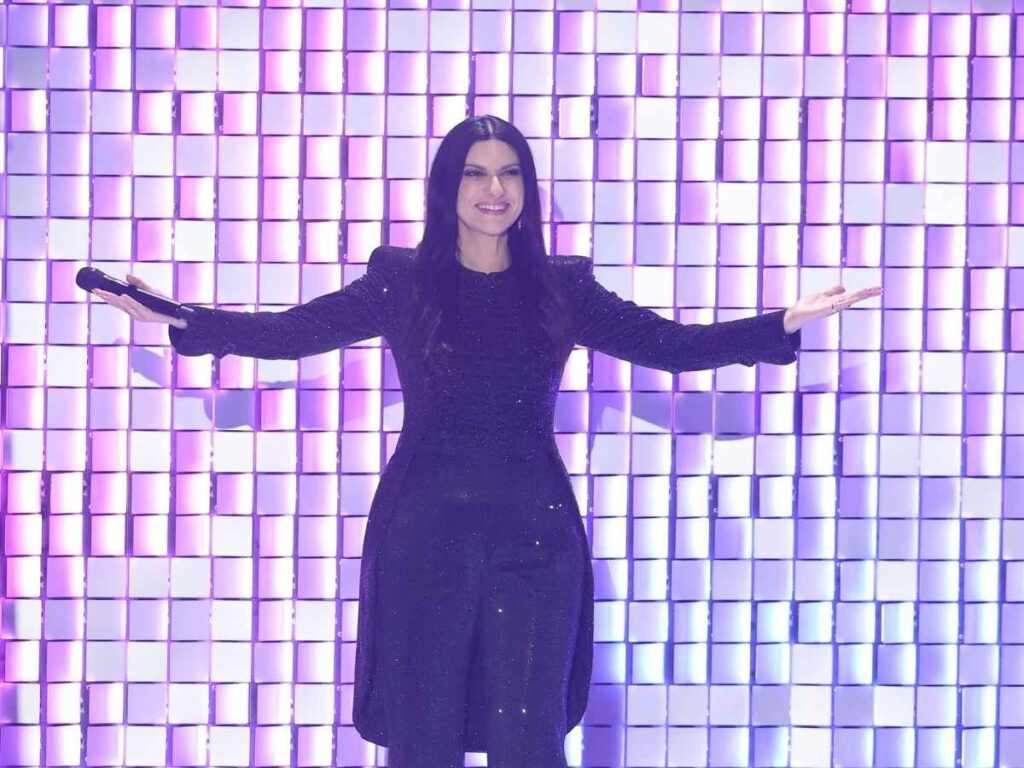 Pausini da Sanremo: "Cuore rossonero sempre". Poi il messaggio ad Ancelotti