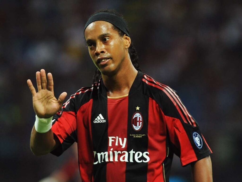 Ex Milan, Ronaldinho si scaglia contro il calcio moderno: "mi arrabbio"