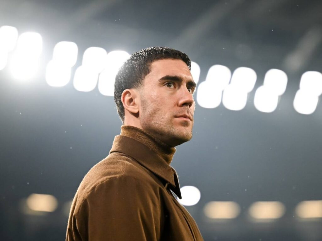 Romano: "Vlahovic va mantenuto nella lista del Milan. Ora è presto..."