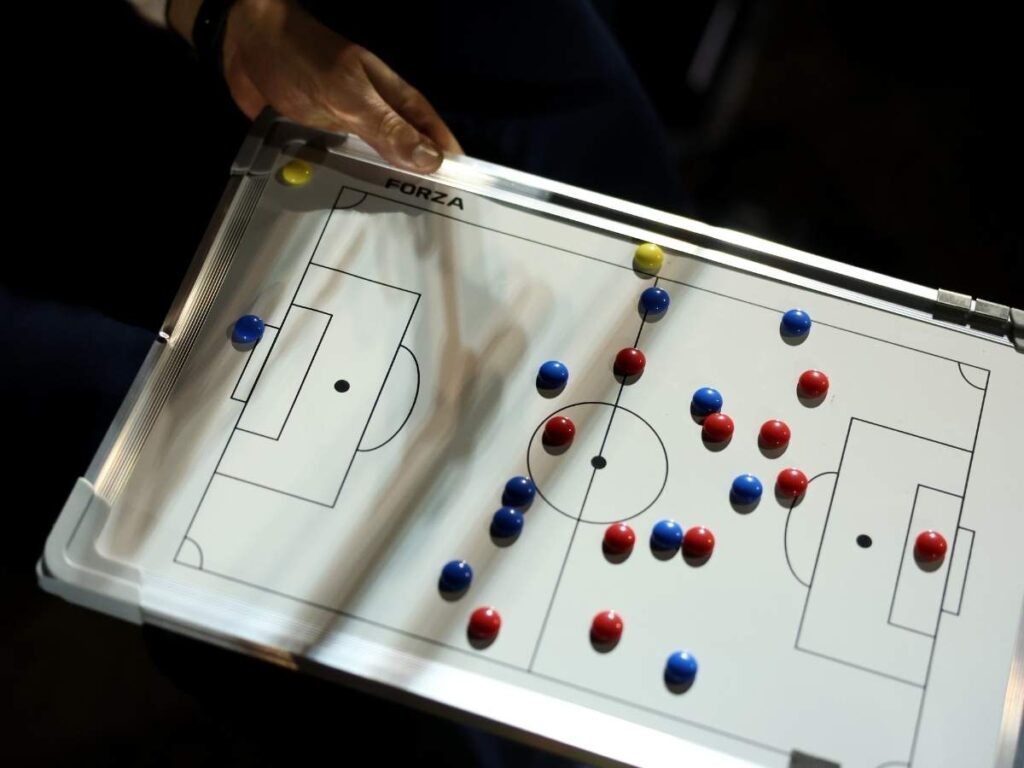 Difesa a tre, il limite del calcio italiano: l'Europa va in un'altra direzione