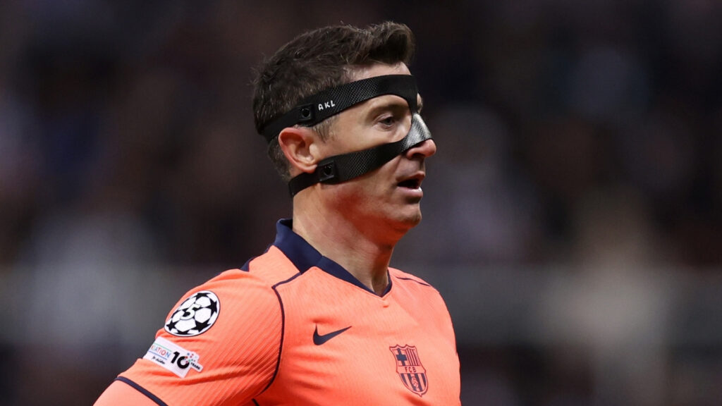 Calciomercato, quale futuro per Lewandowski? Milan e Juventus ci pensano ma c'è un problema