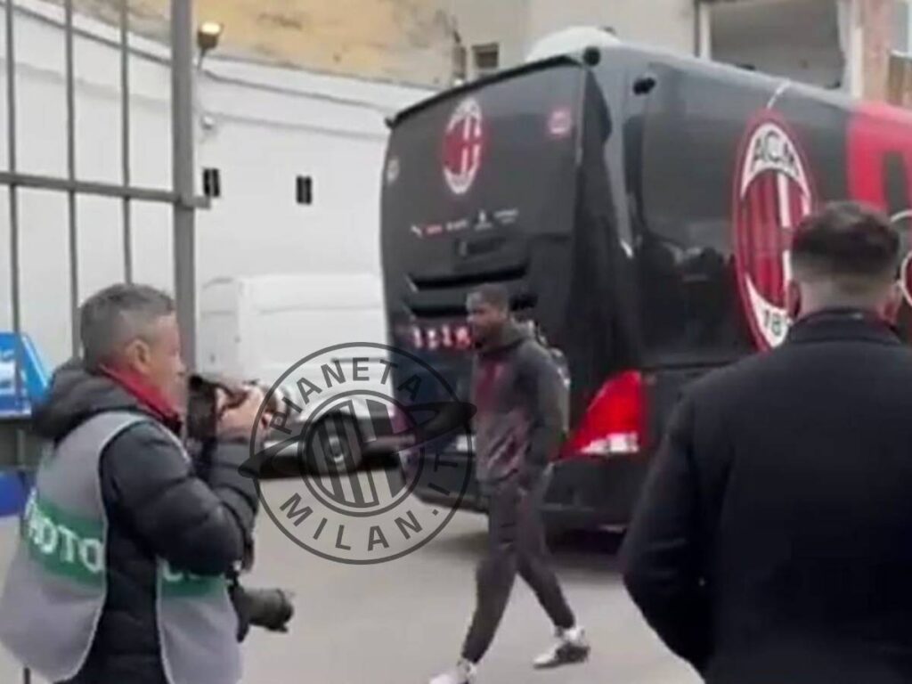 VIDEO, Cremonese-Milan: pullman rossonero arrivato allo 'Zini' | PM News