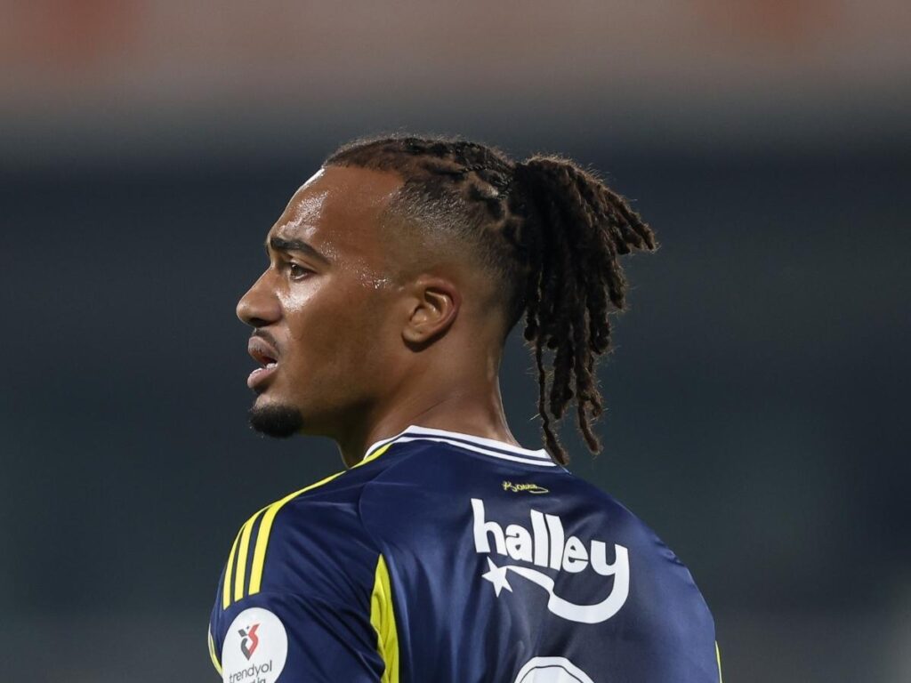Milan, Archie Brown: il duello col Fenerbahce e il jet privato. Ecco come sta andando