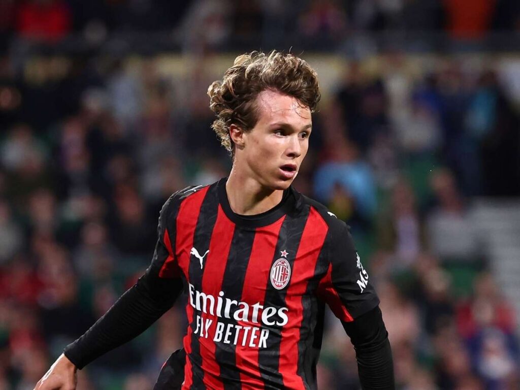 Pellegatti e l'appello al Milan: "Perché 'buttare' 20 milioni per André quando hai Comotto?"