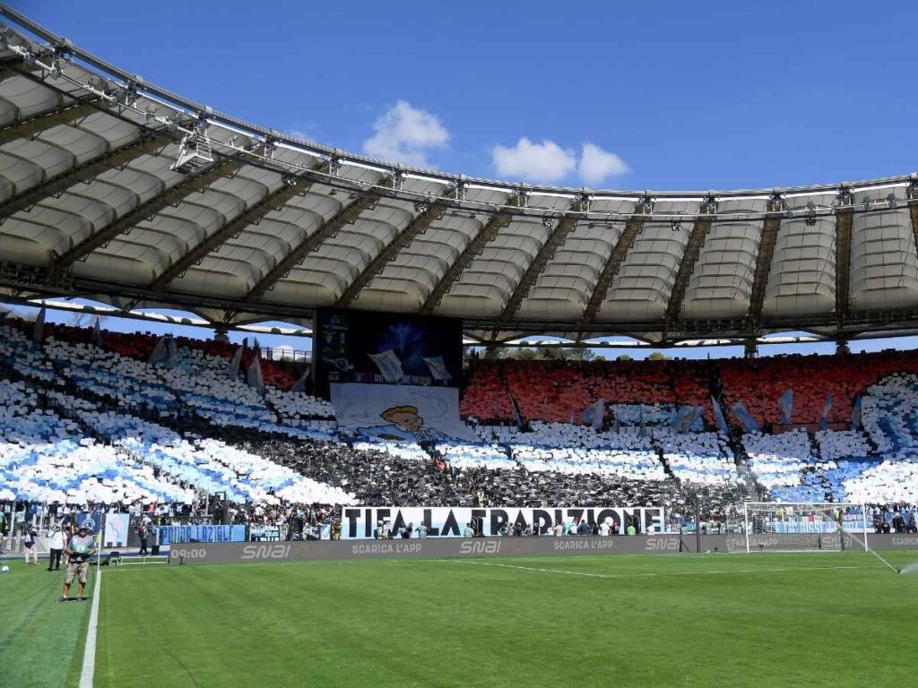 Milan, i tifosi della Lazio tornano all'Olimpico: il dilemma sulla coreografia