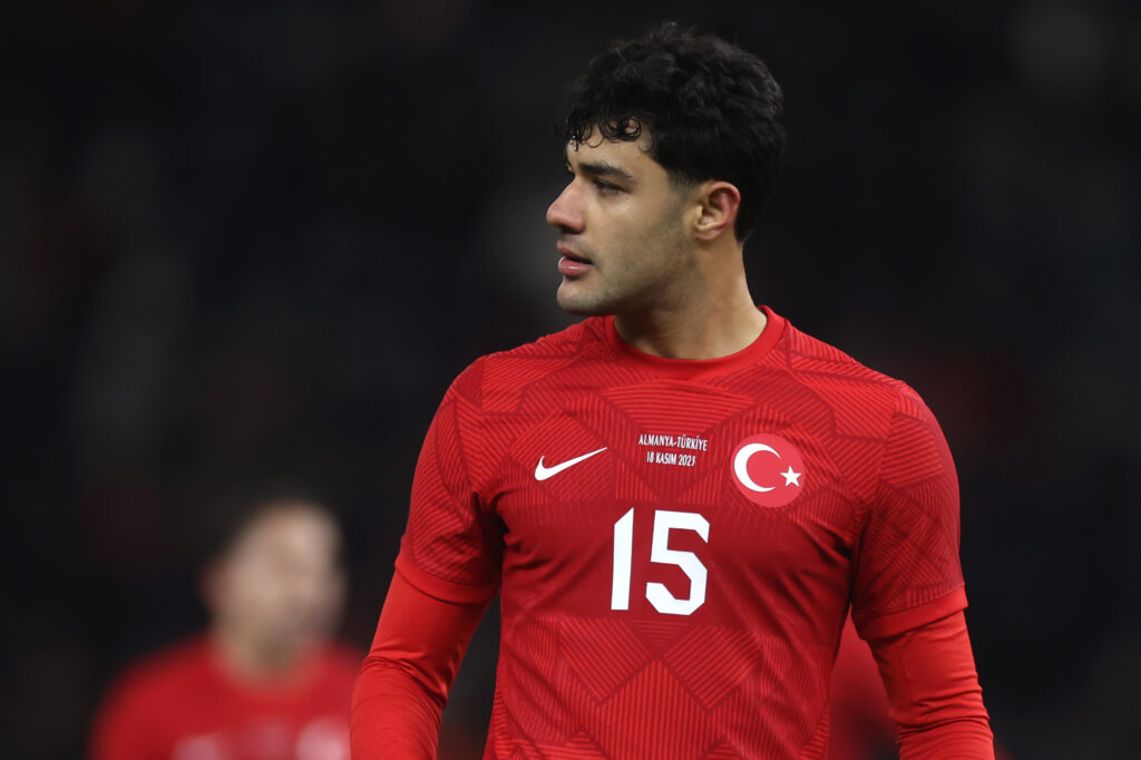 Calciomercato, il Milan punta gli occhi in Bundesglia. Chi è Kabak?